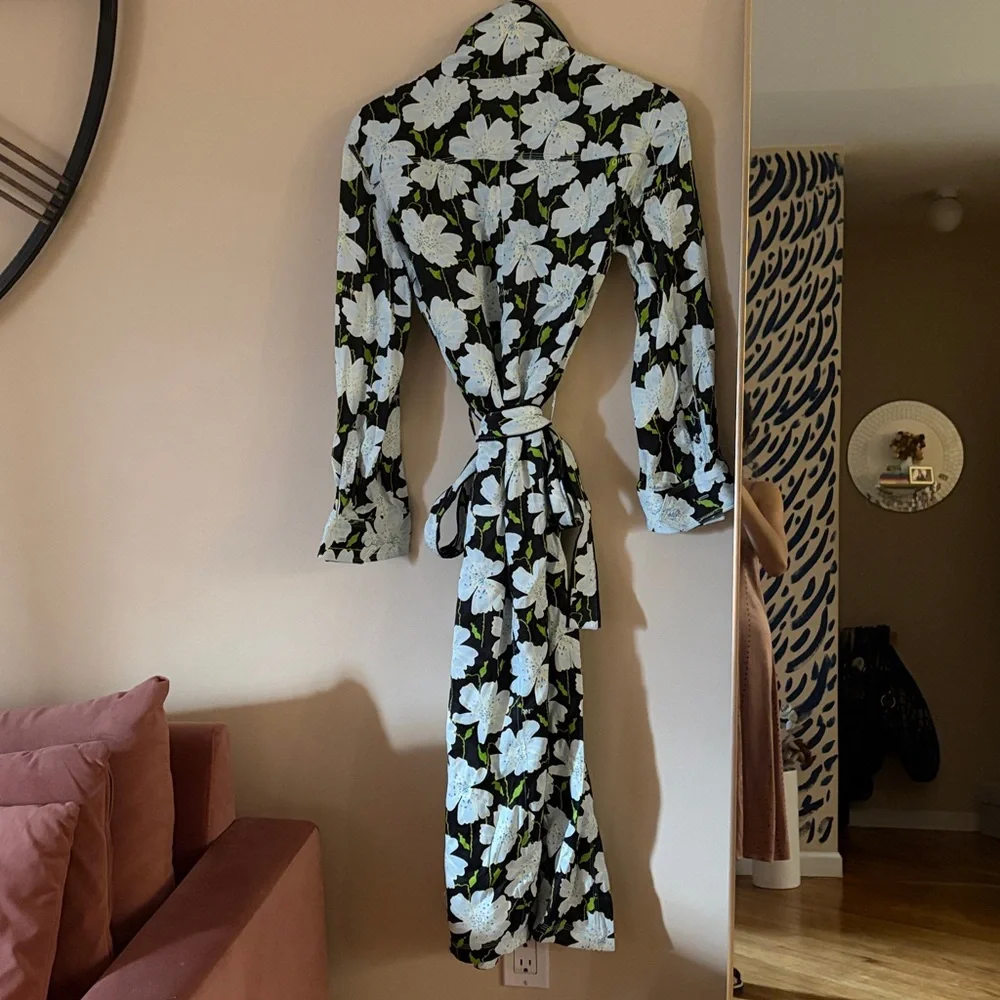 Off-White Floral Robe💎 - Picture 6 of 6